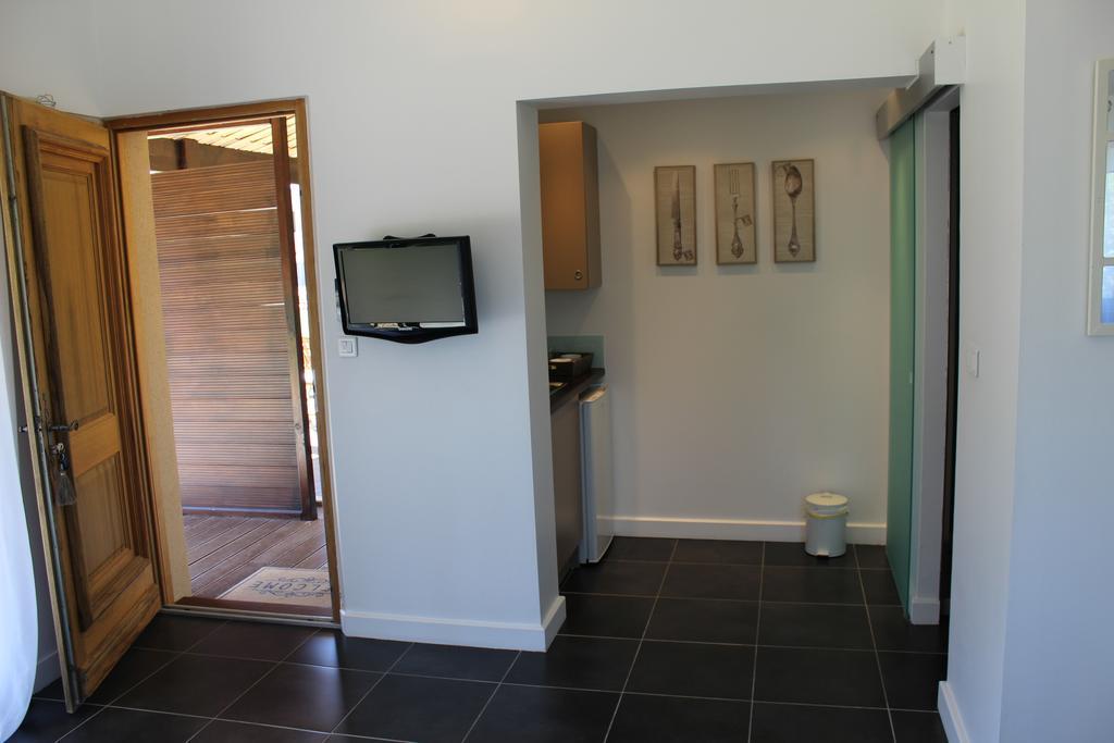 Mas Des Limites Bed & Breakfast Rognonas Room photo