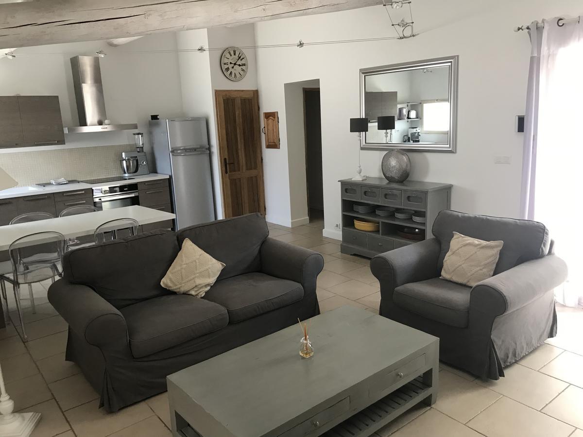Mas Des Limites Bed & Breakfast Rognonas Exterior photo