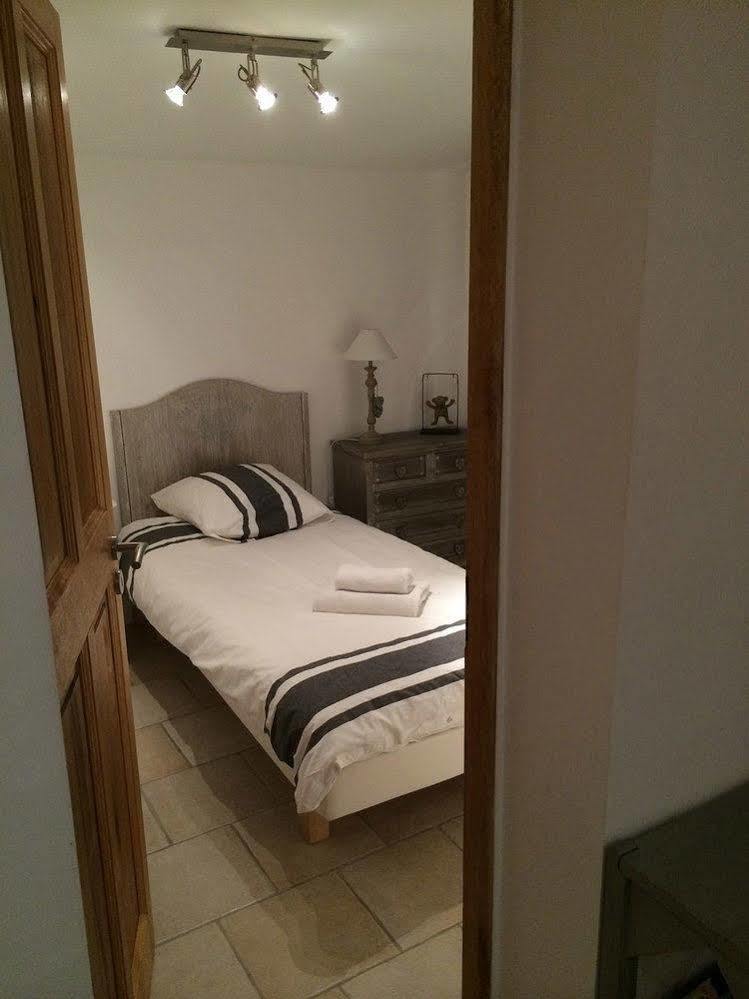 Mas Des Limites Bed & Breakfast Rognonas Exterior photo