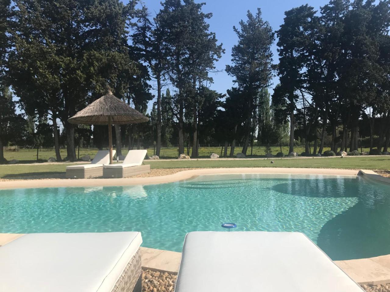 Mas Des Limites Bed & Breakfast Rognonas Exterior photo
